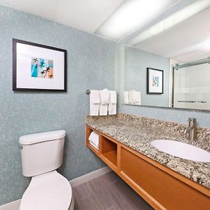 King Room Accessible Tub Mobility Access or Non-Smoking
